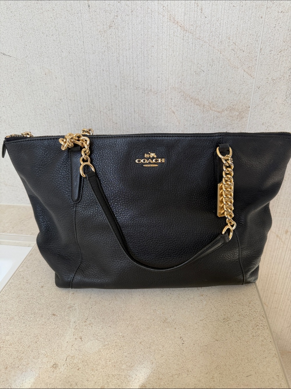 Coach Black Pebbled Leather Tote with Gold Hangtag Chain Handles EUC
